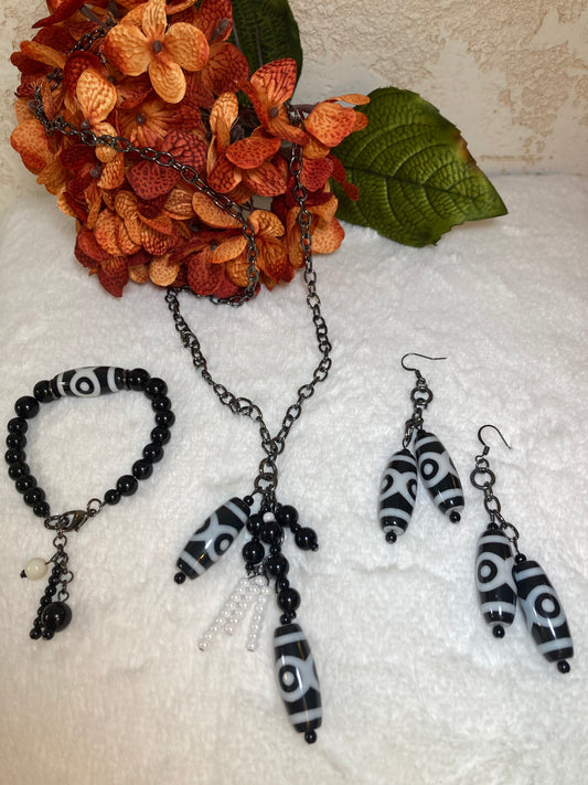 Black and White Safari Necklace Dream Set